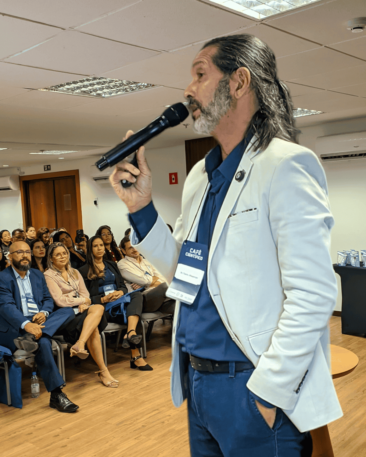 Prof. Charles Albuquerque, dermatologista e criador do PRIVE®